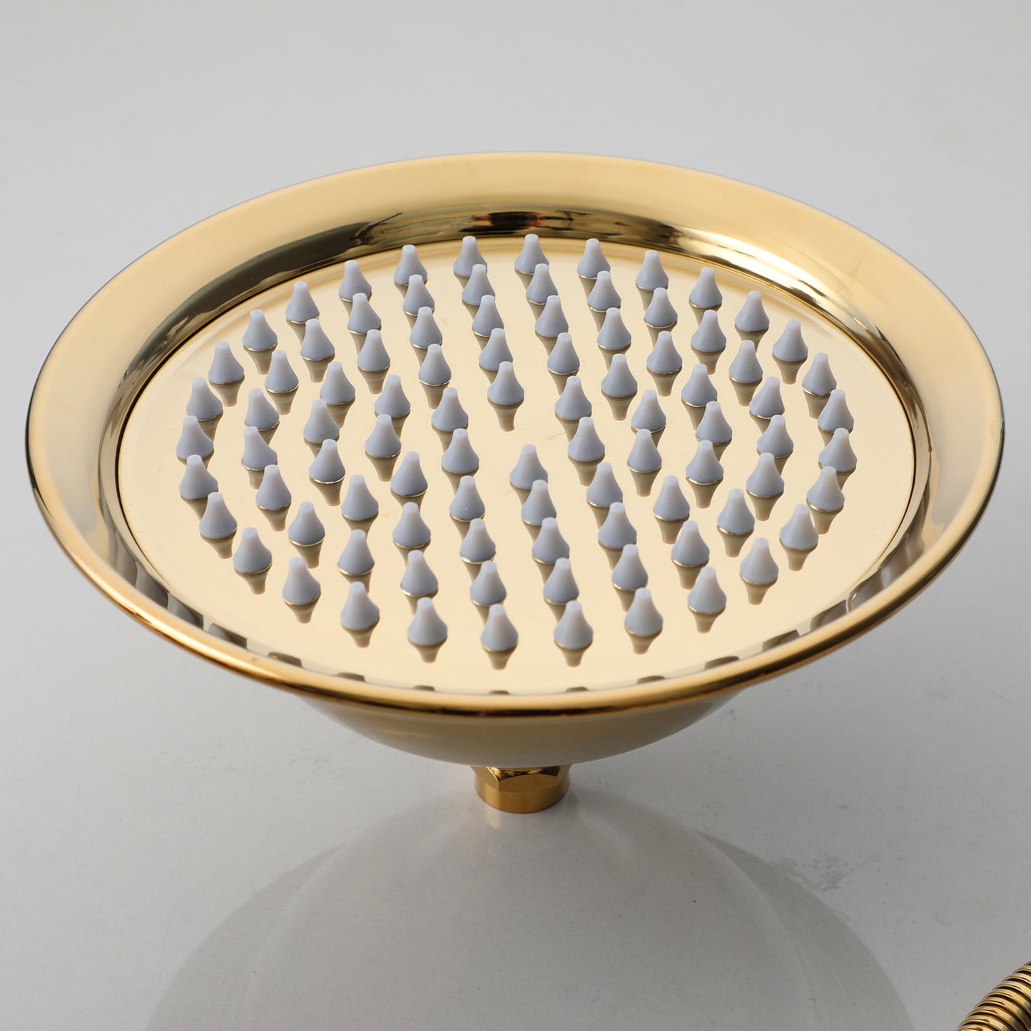 Nostalgische goldfarbene Regendusche