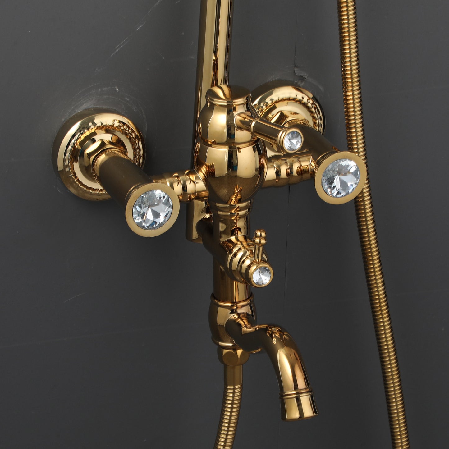 Nostalgische goldfarbene Regendusche