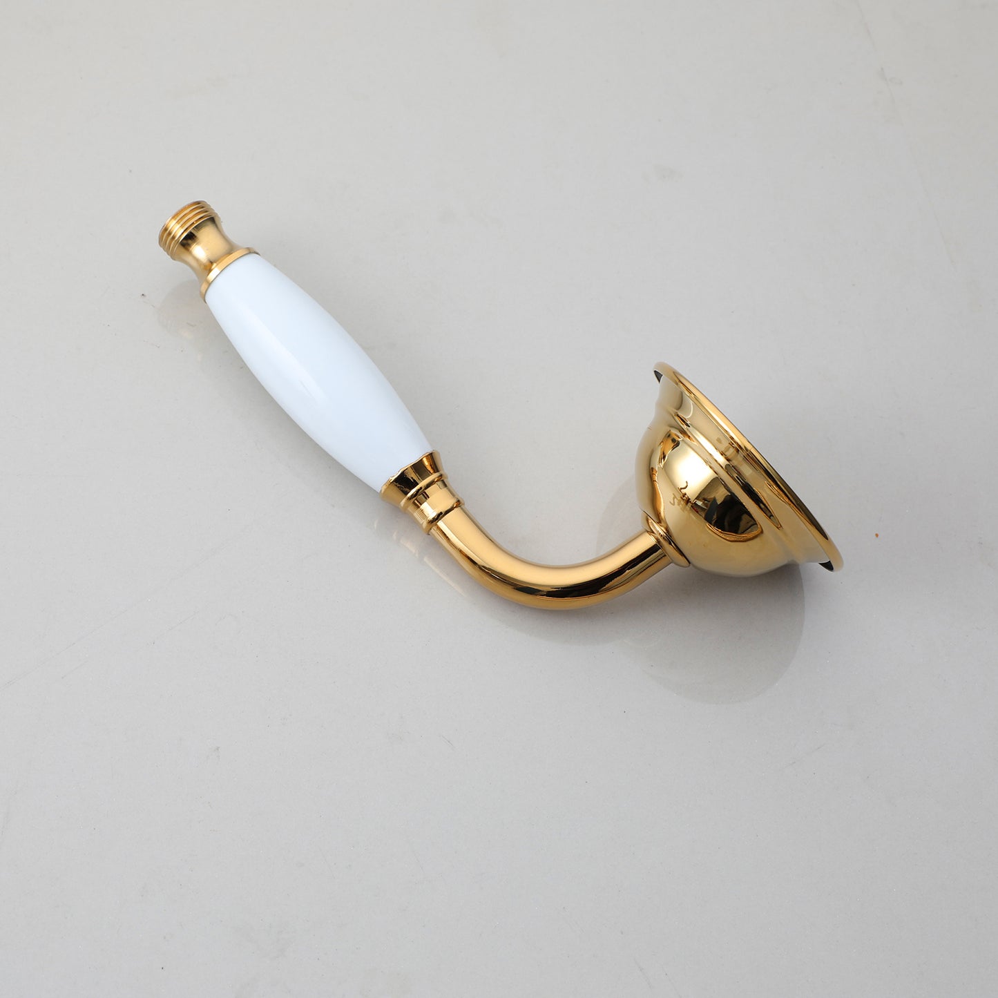 Nostalgische goldfarbene Regendusche