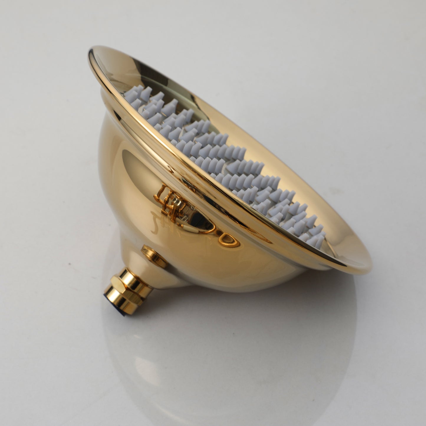 Nostalgische goldfarbene Regendusche