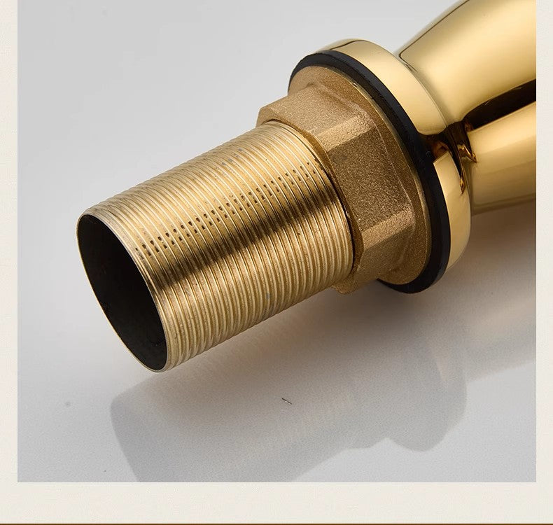 Goudkleurige nostalgische wastafelkraan met keramische hendel