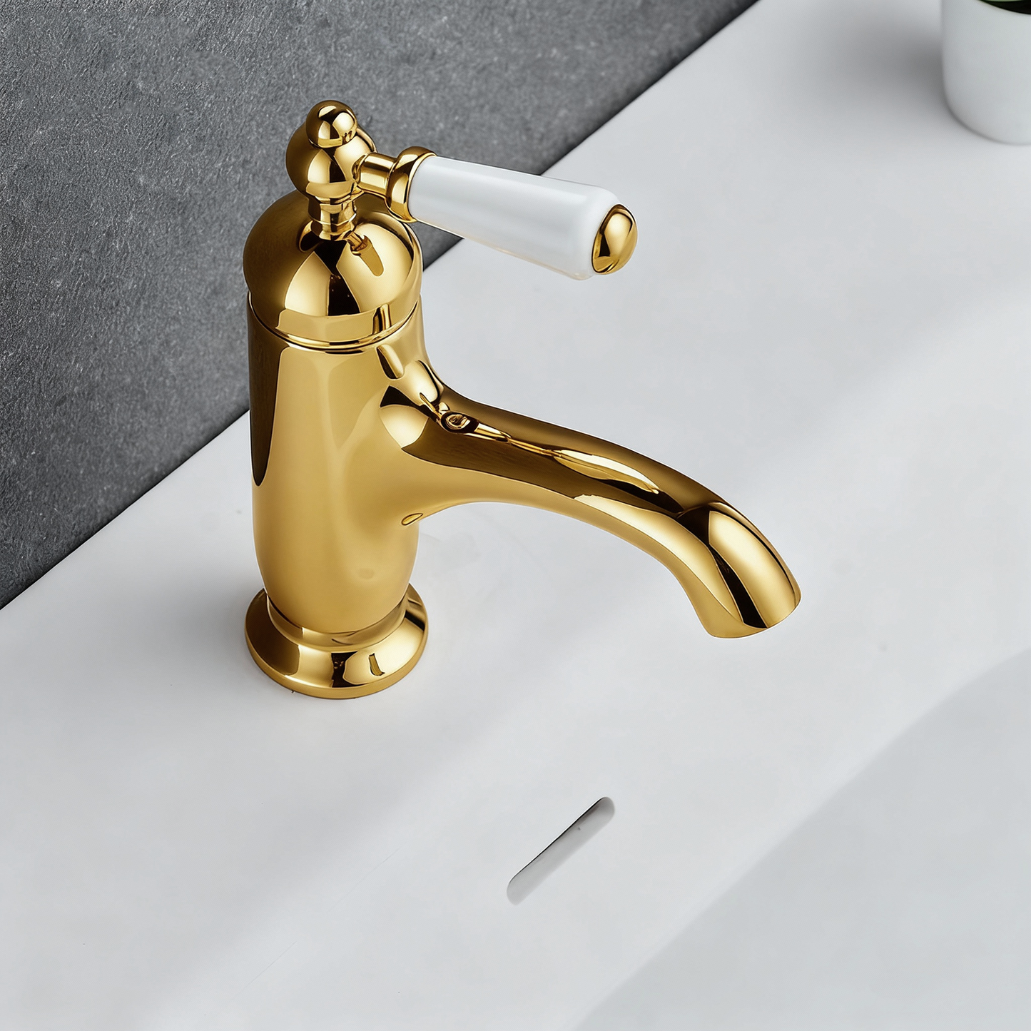 Goudkleurige nostalgische wastafelkraan met keramische hendel