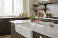 Rosé gouden keukenkraan met uittrekbare sproeikop en hoge U-uitloop