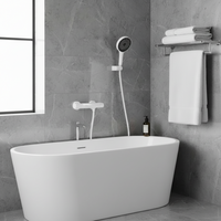 Witte thermostatische badkraan met handdouche – waterval uitloop