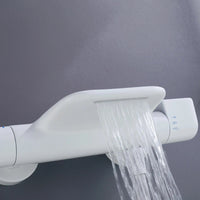 Witte thermostatische badkraan met handdouche – waterval uitloop