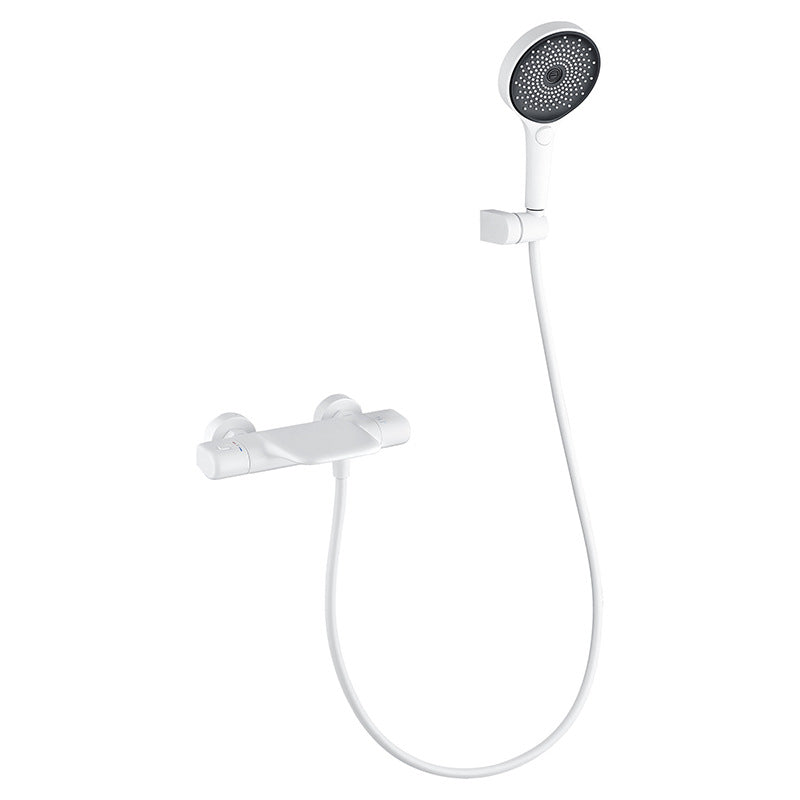 Witte thermostatische badkraan met handdouche – waterval uitloop