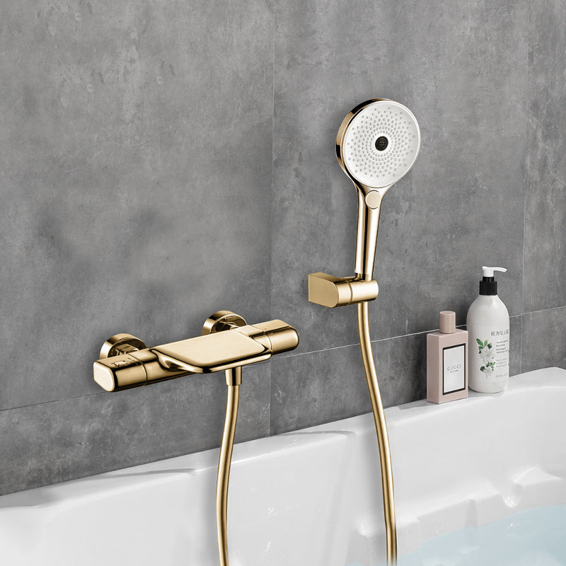 Gouden thermostatische badkraan met handdouche