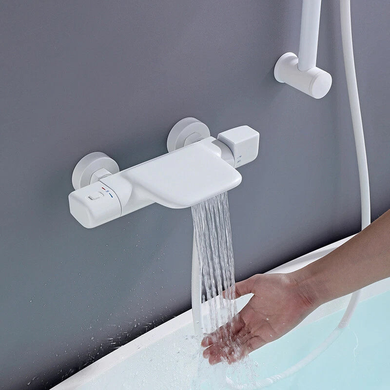 Witte thermostatische badkraan met handdouche en glijstang