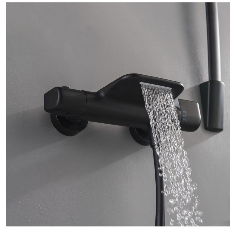 Zwarte thermostatische badkraan met handdouche en glijstang