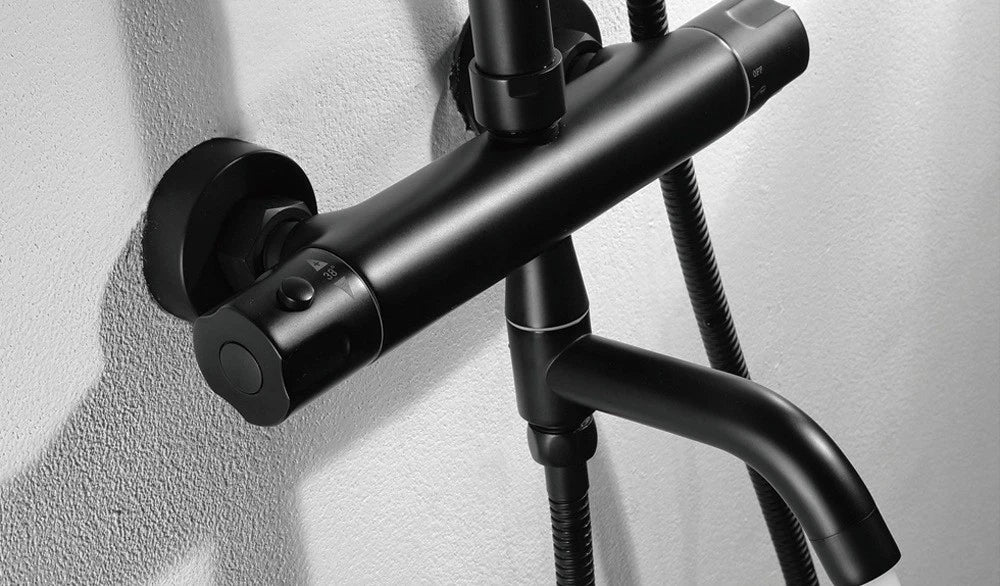 Zwarte opbouw regendouche met thermostaat