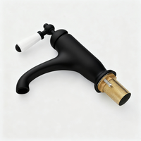 Zwarte nostalgische wastafelkraan met keramische hendel