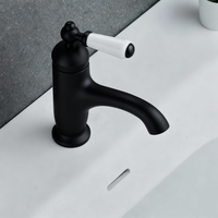 Zwarte nostalgische wastafelkraan met keramische hendel