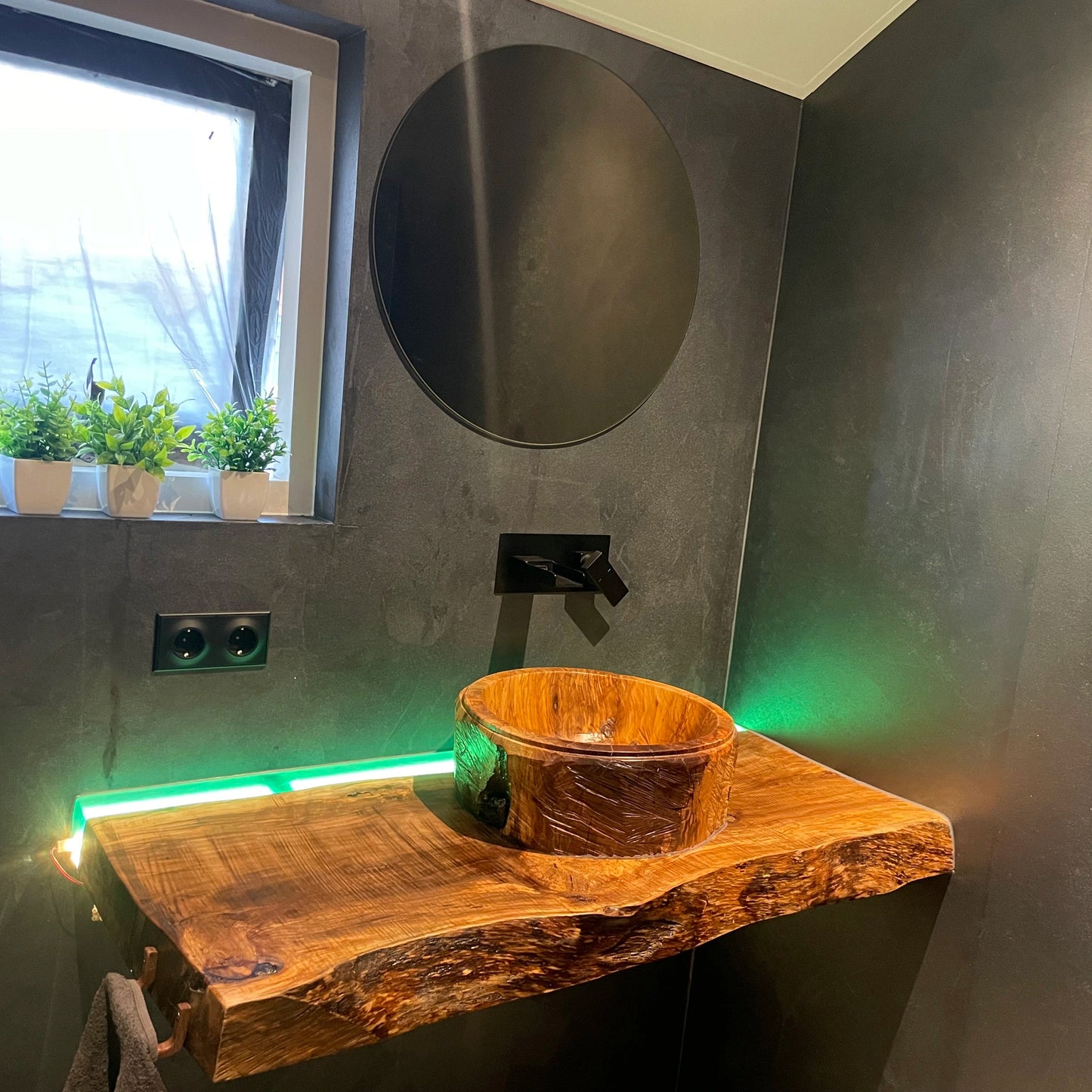 Luxe zwarte inbouw watervalkraan