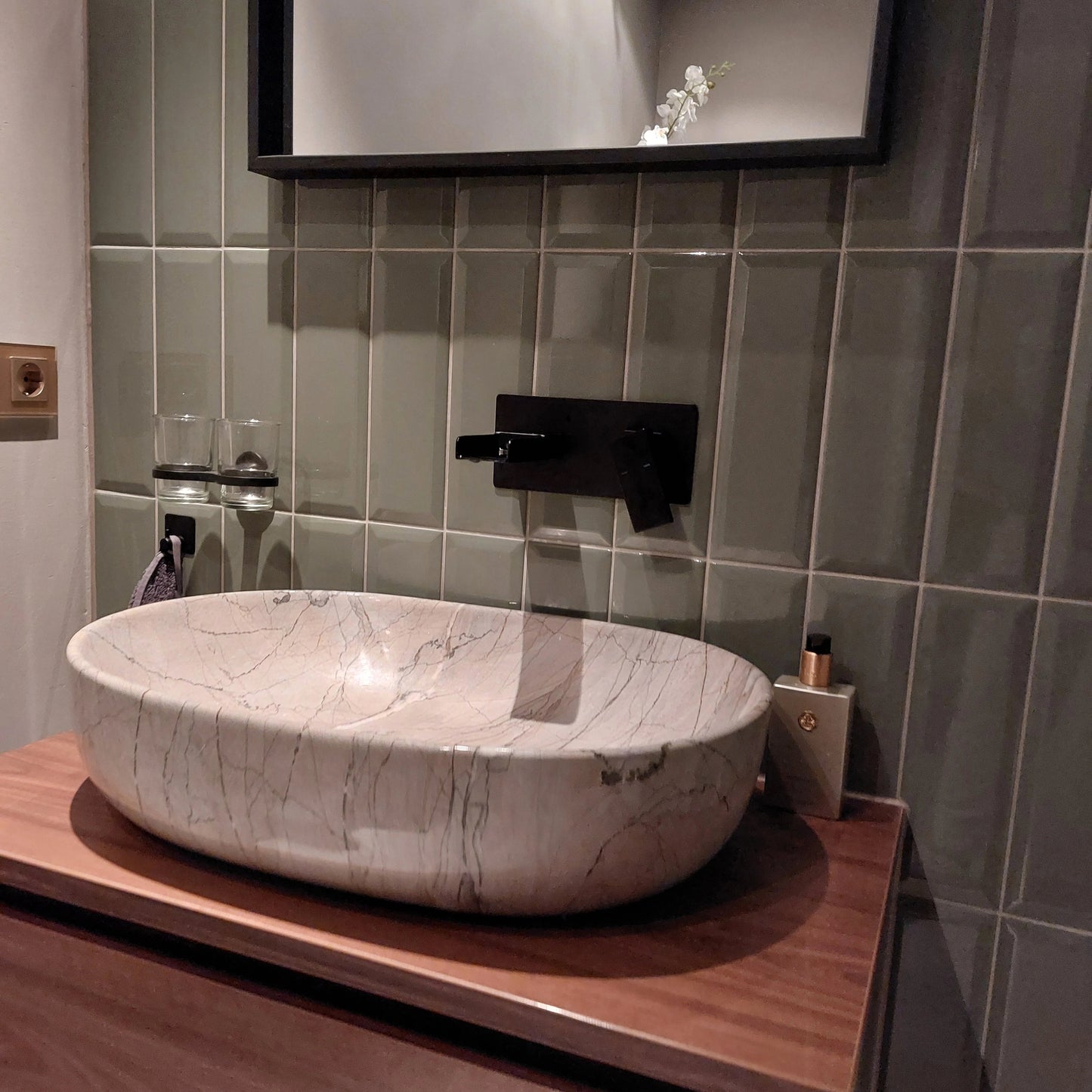 Luxe zwarte inbouw watervalkraan