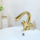 Gebogener Wasserhahn in Mattgold