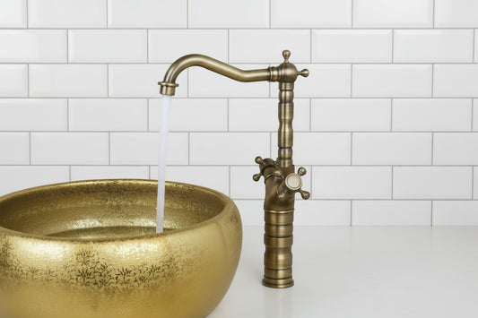 Hoher bronzefarbener Waschtischhahn