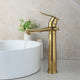 Wasserhahn aus poliertem Gold