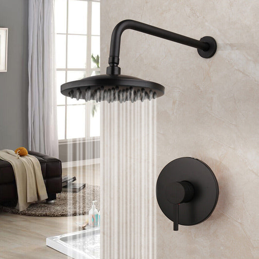 Schwarze eingebaute Regendusche