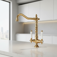 Klassieke keukenkraan – goudkleurig – dubbele hendel