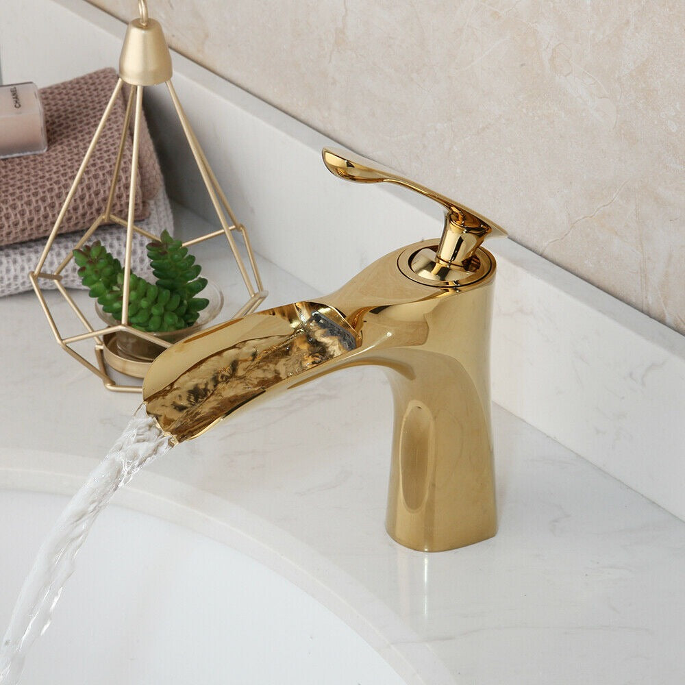 Elegante gouden watervalkraan