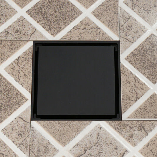 Stilvoller schwarzer Duschabfluss