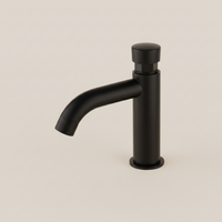 Selbstschließender schwarzer Wasserhahn